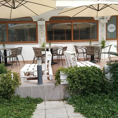 La Veranda Hotel