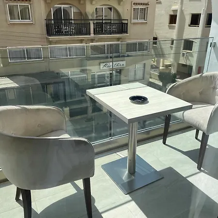 La Veranda Hotel