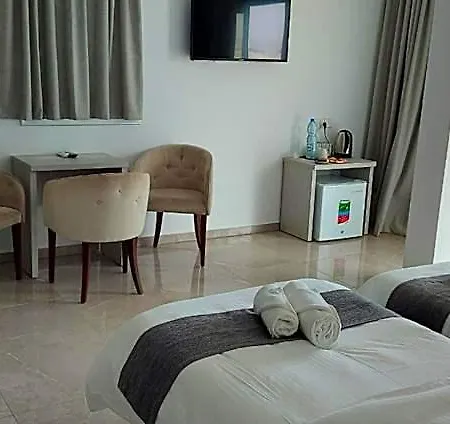 La Veranda 3* לרנקה